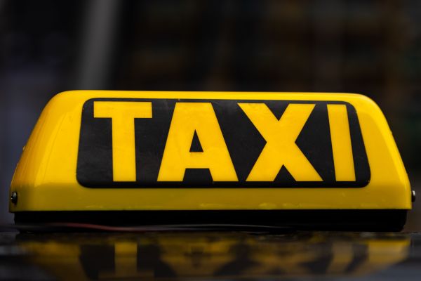Taxi entre Lyon et Saint-Étienne : confort et sécurité assurés